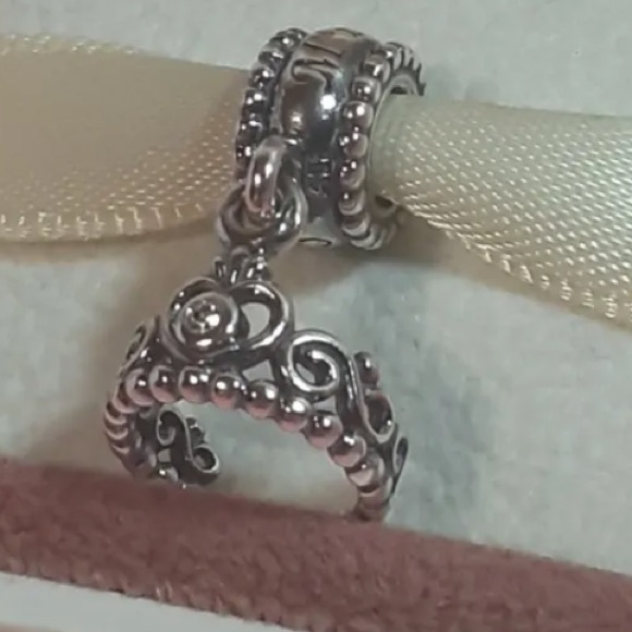 Pandora Disney Ariel dress, Murano and princess tiara charm set. - Picture 4 of 11